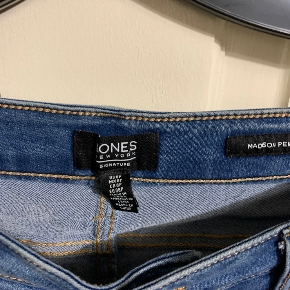 3/$28❤️❤️ Jones NY signature Madison pencil denim skirt with four pockets size8P